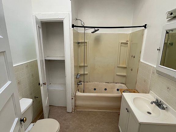 5th image of 4939 N 9th St Floor 2