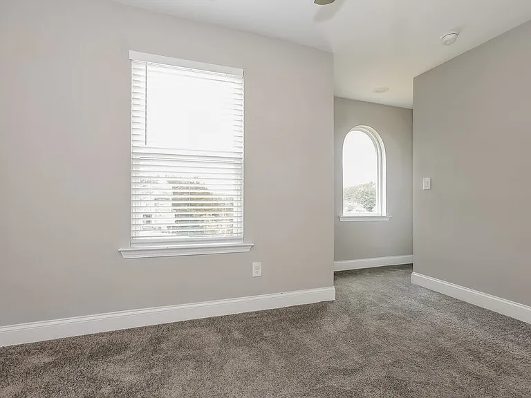 2105 Brentwood Cv — Photo 9