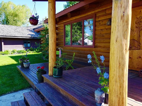 Front deck and entry way
