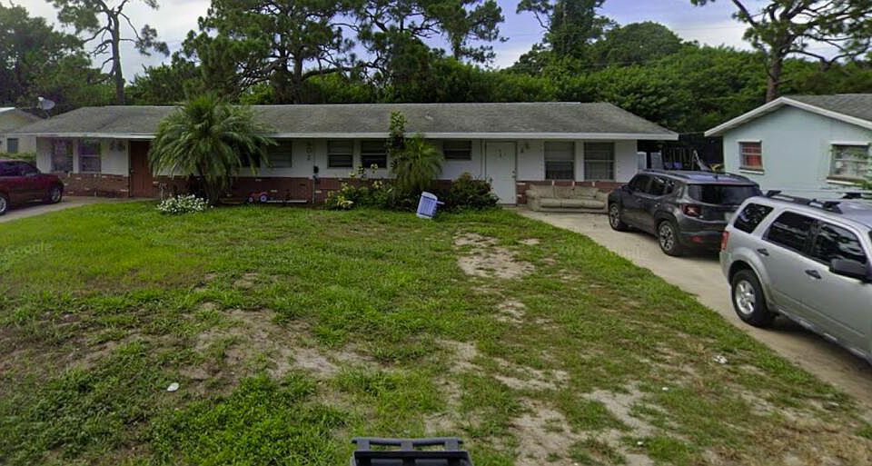 1st image of 902 N Lake Drive