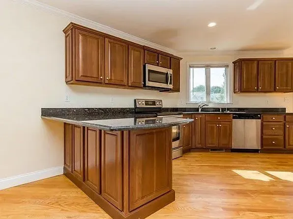 37 Hiawatha Ave, Waltham, MA 02451