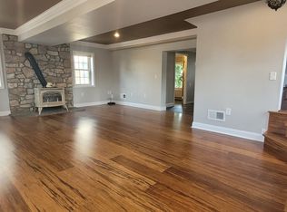 228 E Main St, Leola, PA 17540