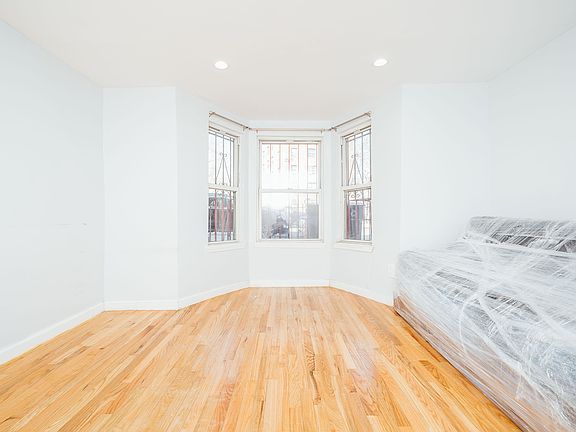 3rd image of 440 Lafayette Ave APT 1