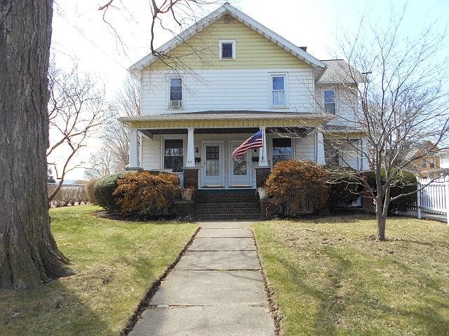 1st image of 933-935 College Ave