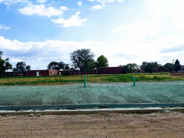 421 E Center Ave, Salem, SD 57058