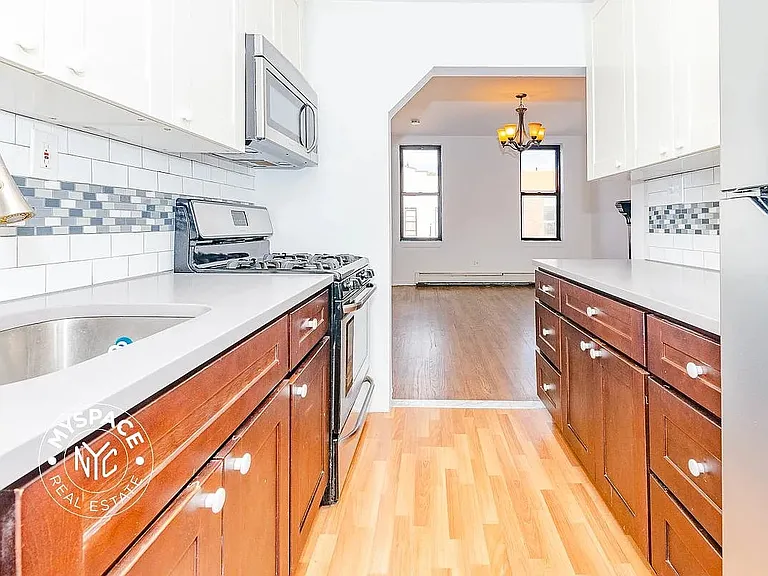 249 Melrose St #2L — Photo 5