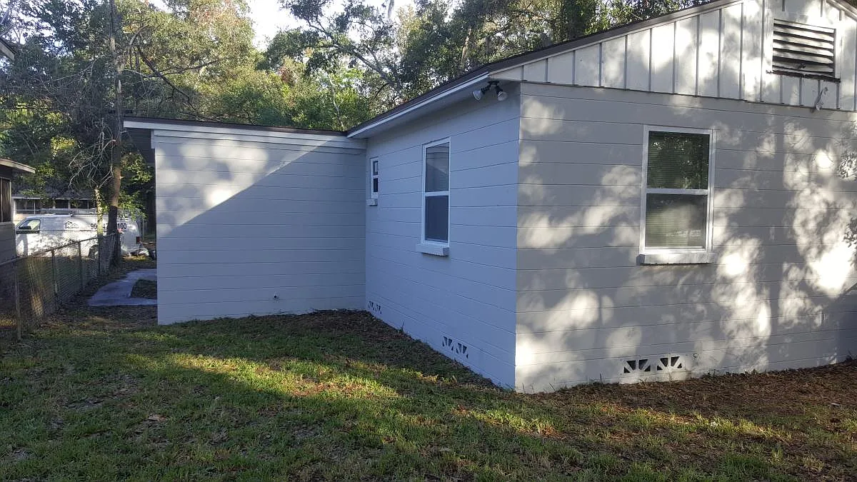 3 bed, 850 sqft, $1,100 — Photo 2