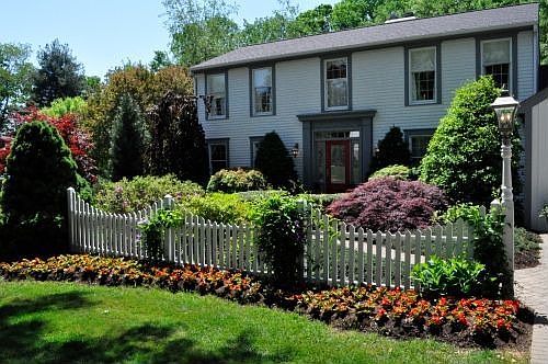 Two story classic colonial deisgn