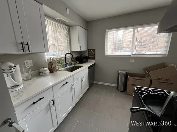 1624 W Touhy Ave APT 3A, Chicago, IL 60626