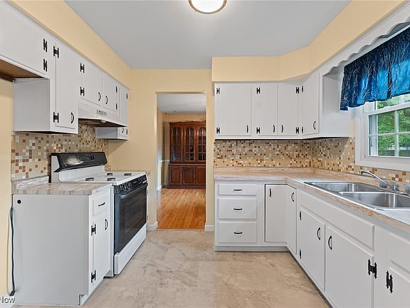 5th image of 926 Brucewood Dr SE