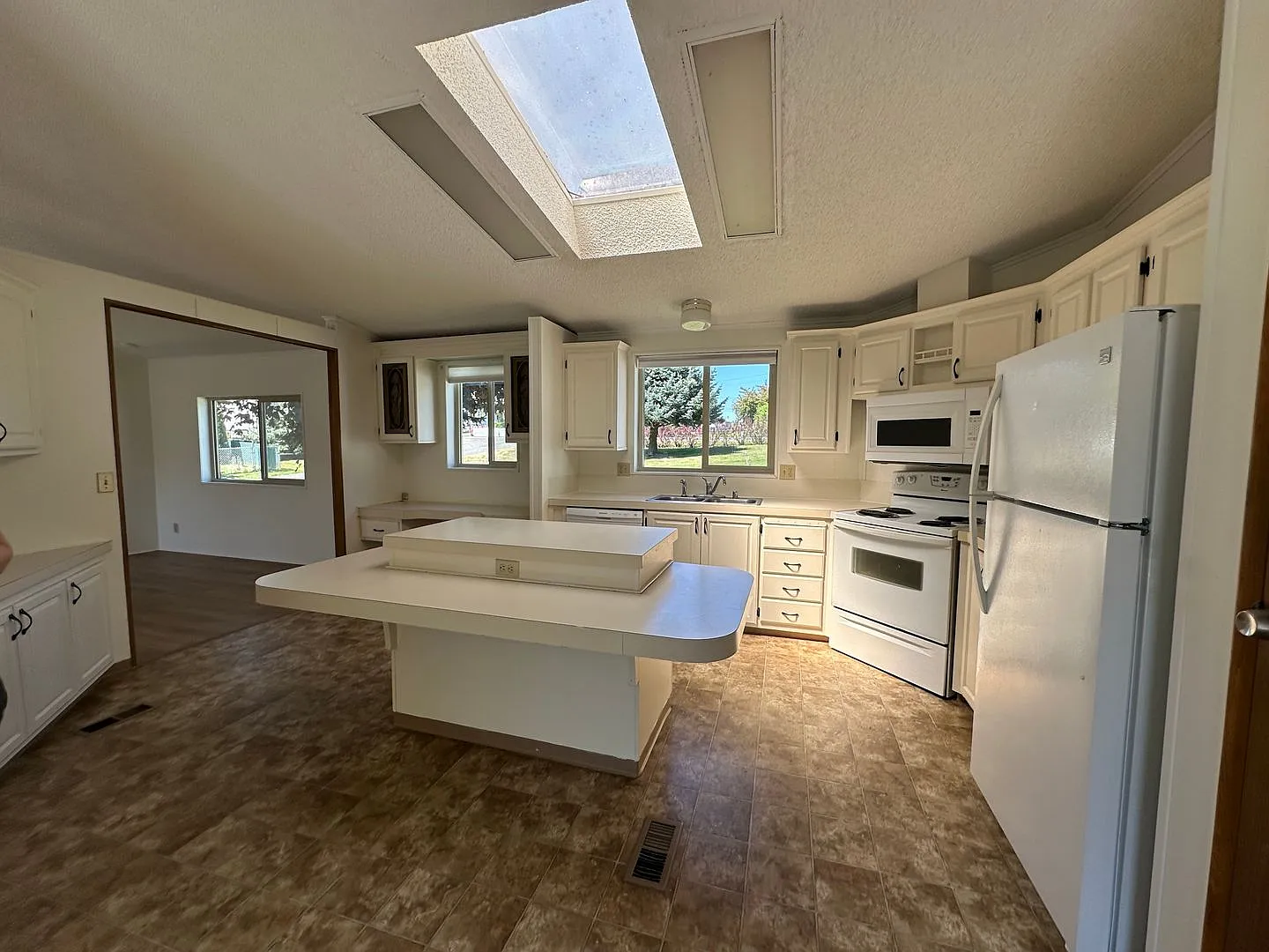 3 Bed Manufactured Home For Rent In Odell — Photo 3