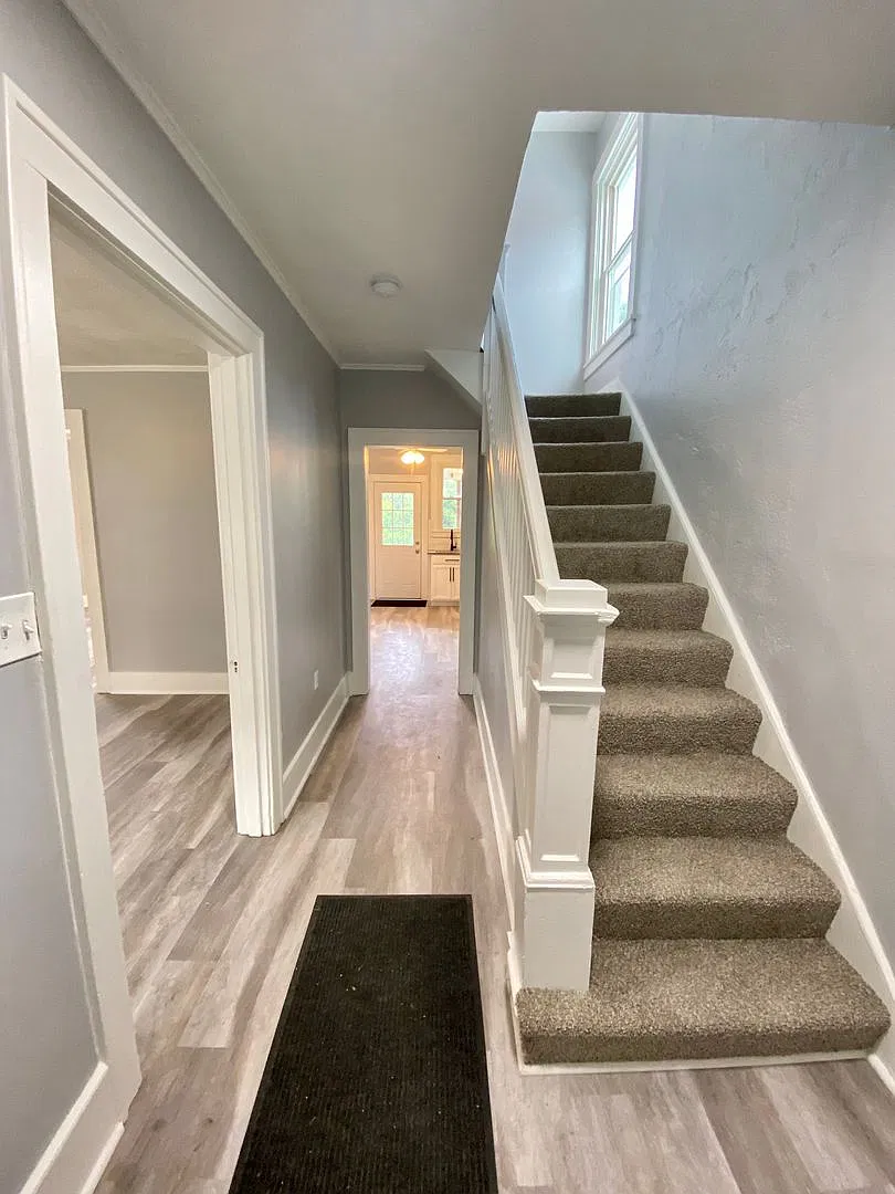 Spacious 4 Bed/1 Bath Home w/ Bonus Rooms-Available November 10th! — Photo 2