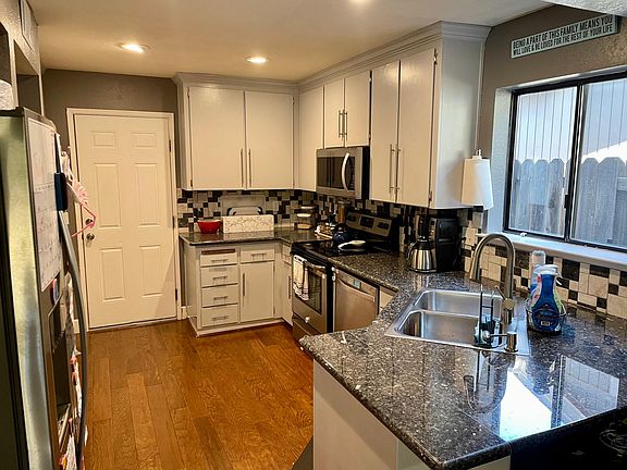 4th image of 319 Hemphill Way