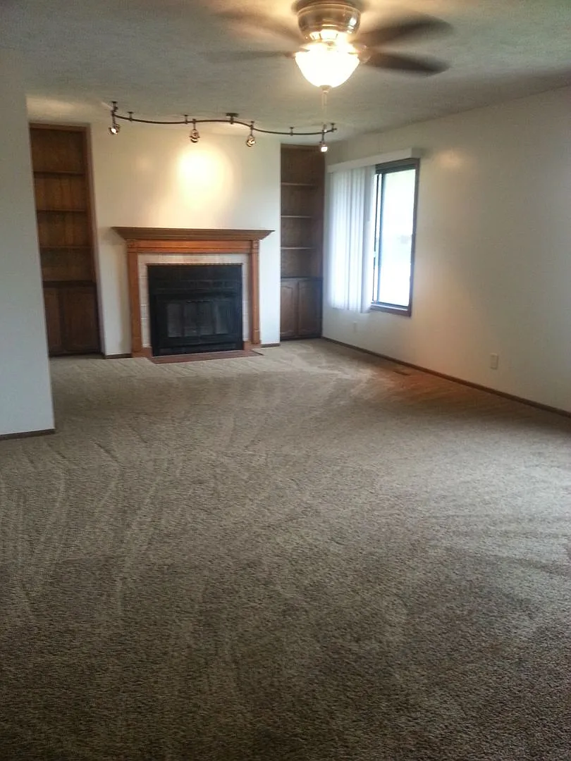 707 W Burt Street — Photo 2