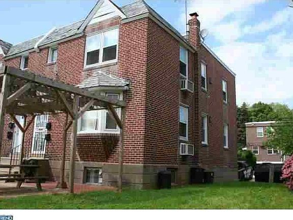 2nd image of 615 Glenview St Floor 1