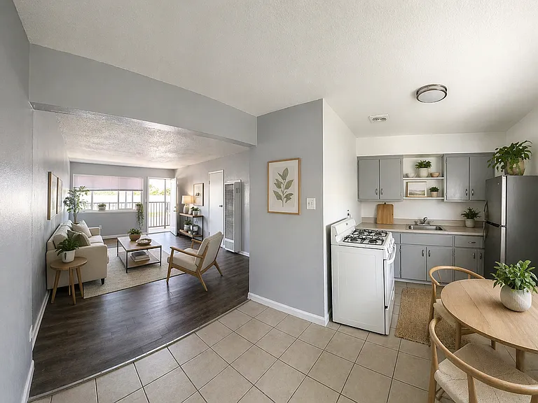 7123 Holly St — Photo 2