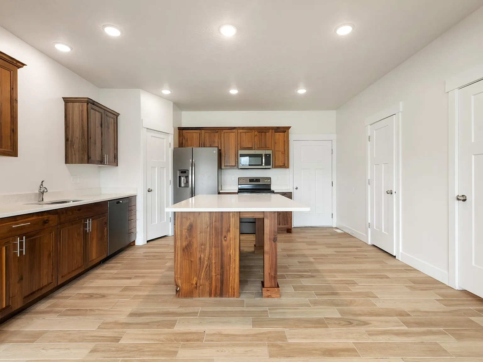 Porter Ranch Townhomes — Photo 4