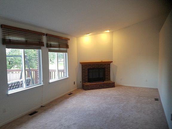3rd image of 40930 Westfield Cir