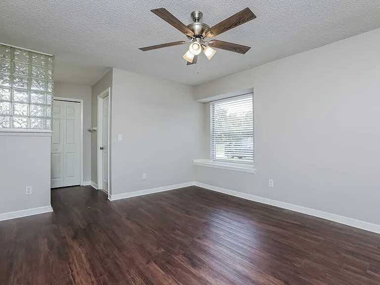 1833 Iroquois Dr — Photo 9