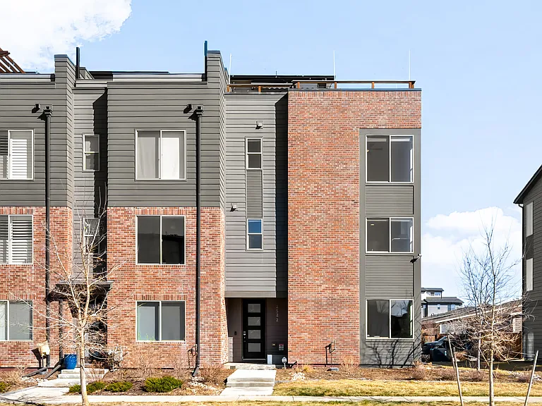 2522 N Moline St — Photo 26