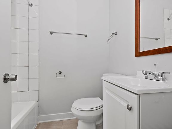 5th image of 5618 S Martin Luther King Dr #2F
