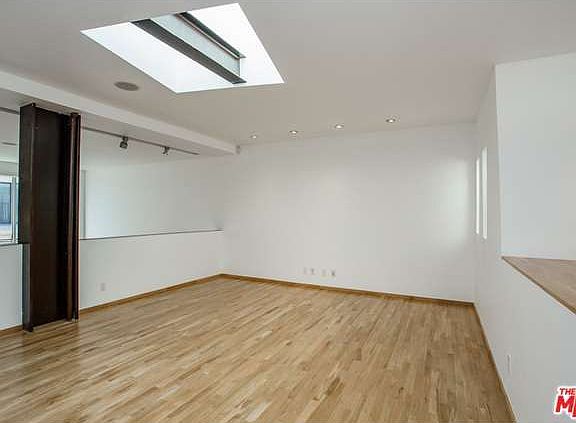 4th image of 70 Windward Ave