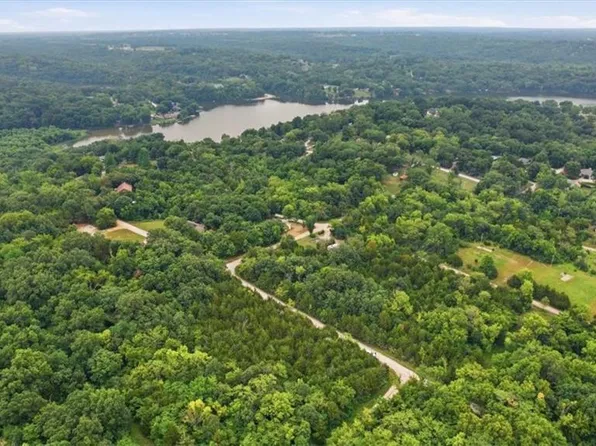 Mark Dr, Crystal Lakes, MO 64024