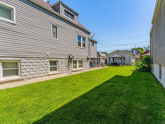 4th image of 1513 Clarence Ave