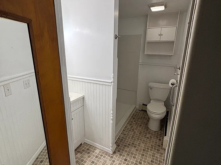 644 Vine St — Photo 3
