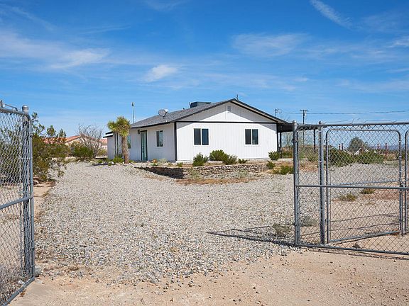 4th image of 2071 Border Ave