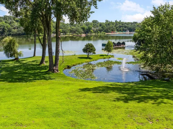 6851 Beach Rd, Eden Prairie, MN 55344