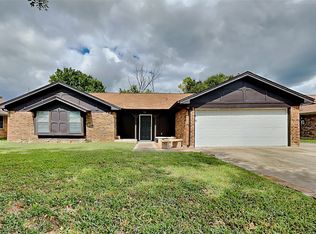 736 Springhill Dr, Hurst, TX 76054