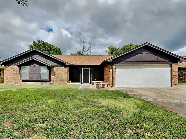 736 Springhill Dr, Hurst, TX 76054