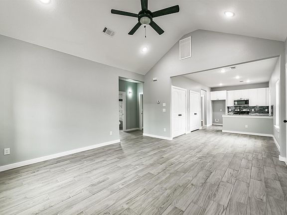 3rd image of 16310 Crockett Martin Estates Dr