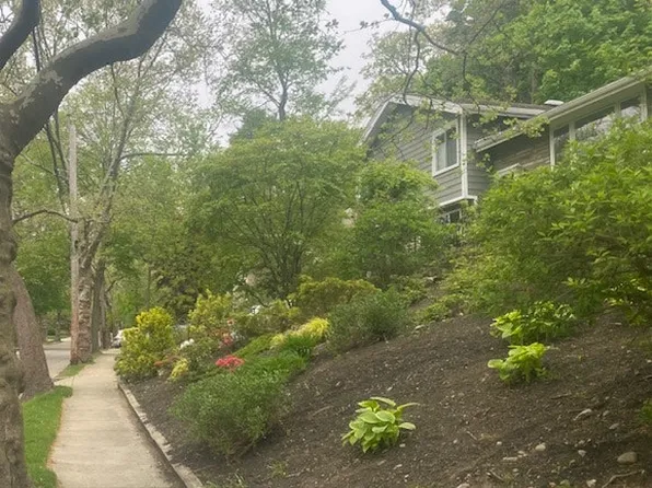 109 Wallis Rd, Brookline, MA 02467