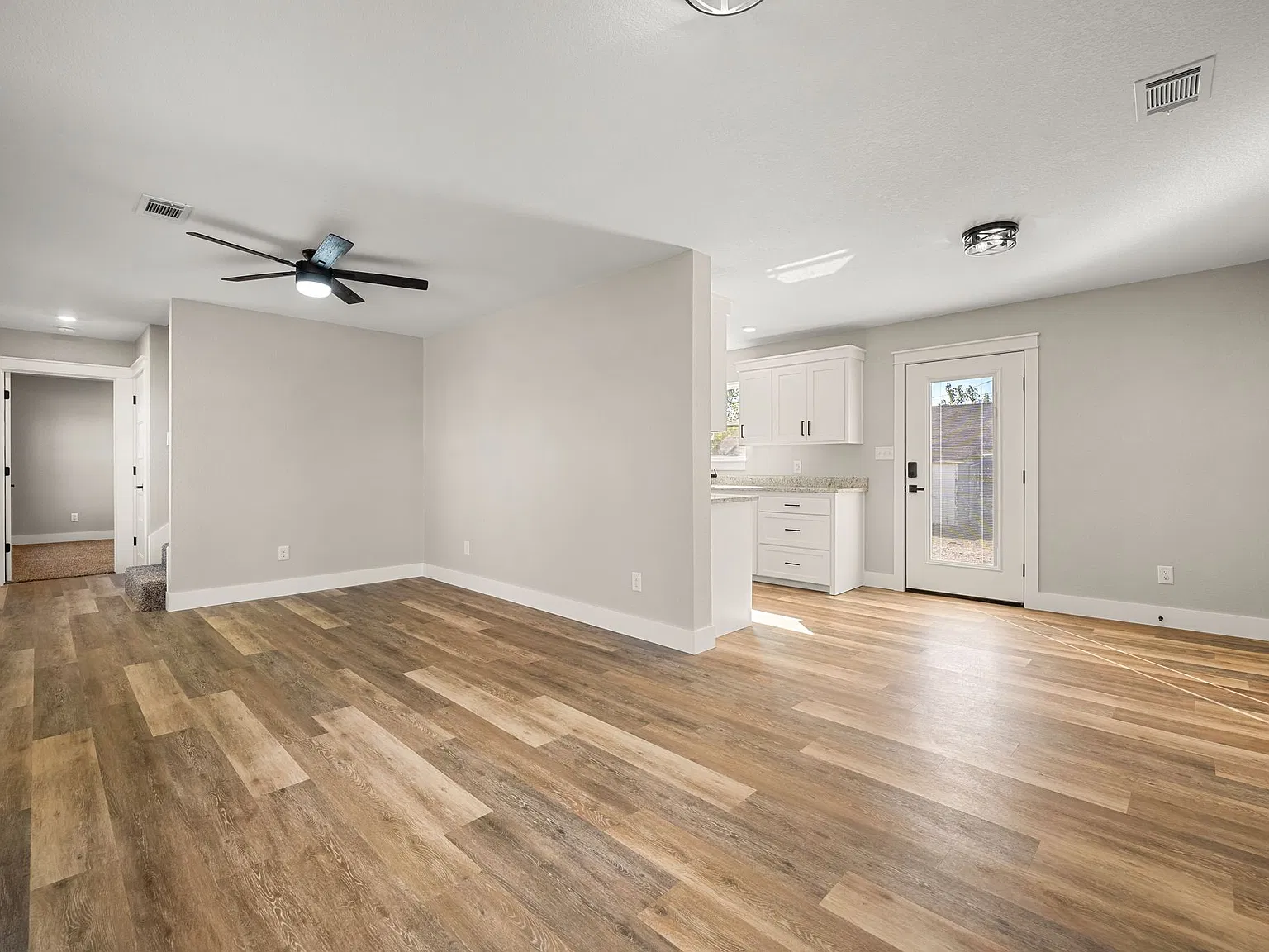 3 bed, 1360 sqft, $1,750 — Photo 4