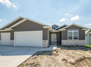 1001 Cedar Springs Dr, Marion, IA 52302