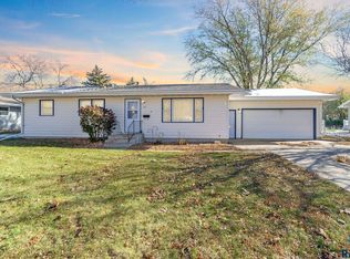 108 S 11th St, Beresford, SD 57004