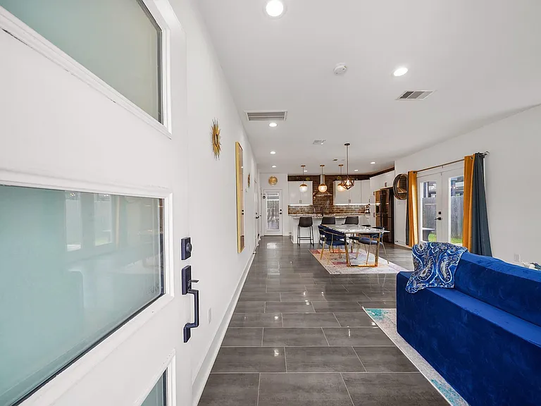 209 Blueberry St — Photo 3