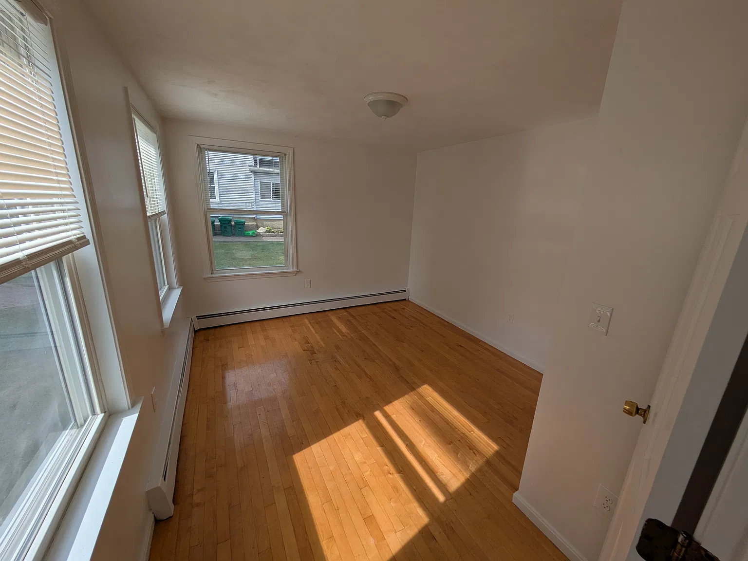 4 bed, 1.5 bath, 1333 sqft, $3,800 — Photo 1