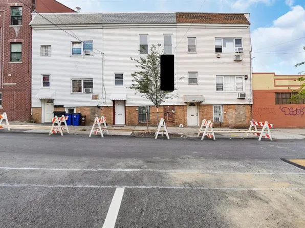 681 Rhinelander Avenue image 23 of 29