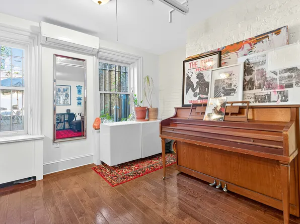 289 Putnam Avenue image 8 of 14