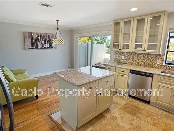 3rd image of 26154 Rainbow Glen Dr