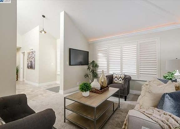 3rd image of 4089 Vineyard Ave