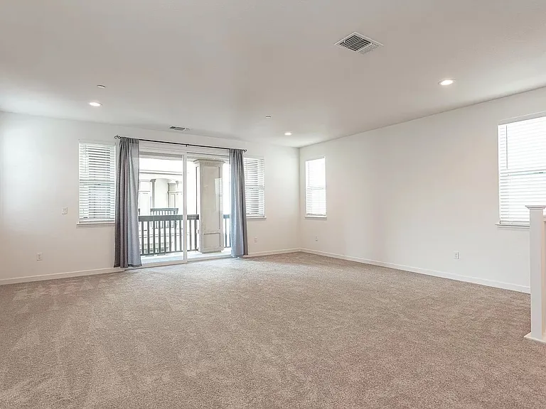 210 Ashton Way — Photo 14
