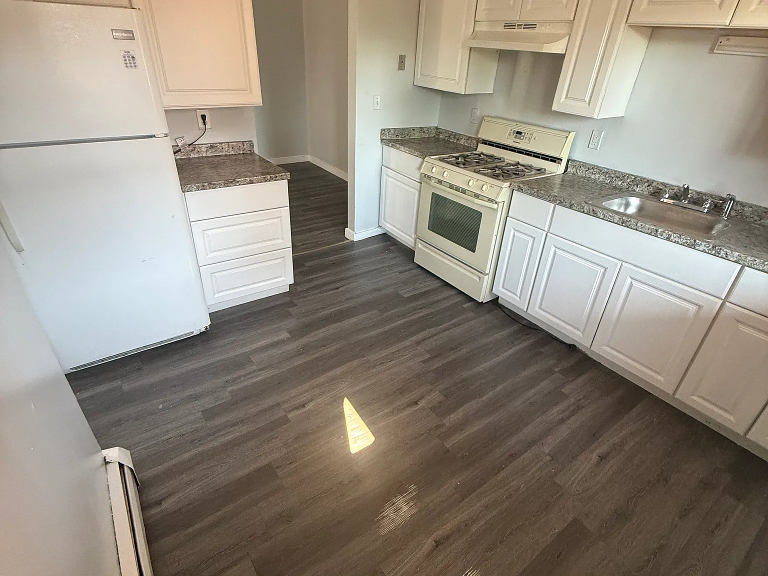 3 bed, 1000 sqft, $1,650 — Photo 3