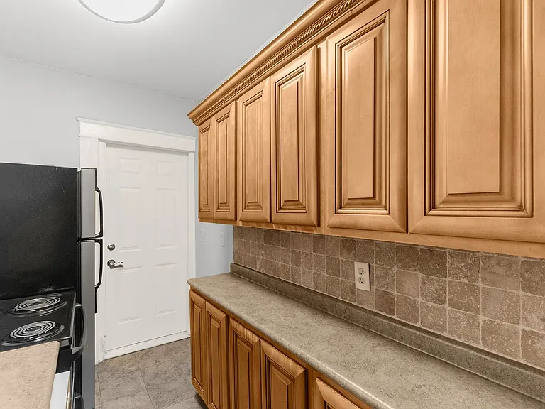 Elmhardt Apartments — Photo 11
