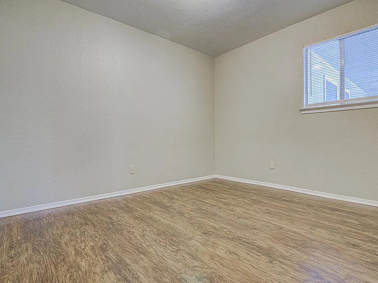 819 Sirocco Dr — Photo 10