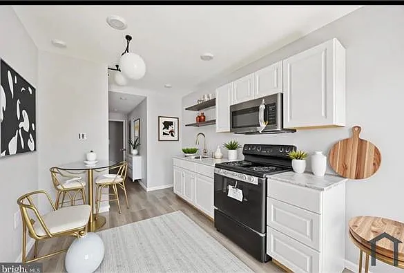 2 bed, 1000 sqft, $1,350 — Photo 2
