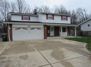 5995 Forest Ridge Dr, North Olmsted, OH